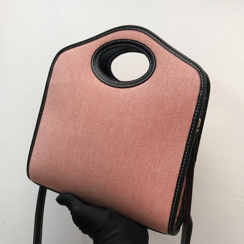 完売必至バーバリー ポケットバッグ 偽物 ミニロゴグラフィックキャンバス&レザー Baq81701