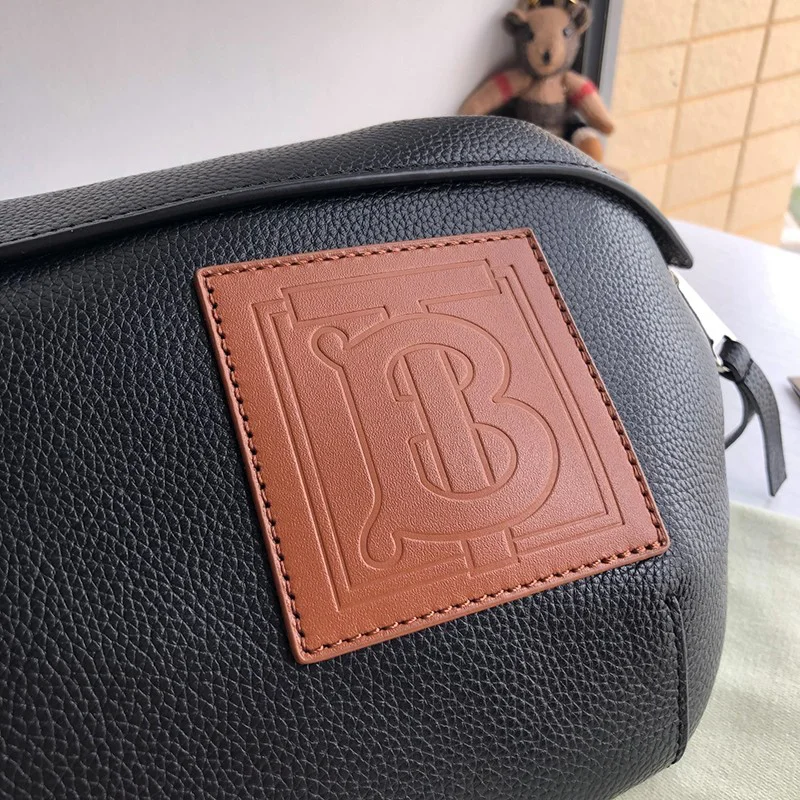 大人気!【バーバリー ショルダーバッグ コピー】ロゴエンボス レザー ソニー バムバッグ Bar73791