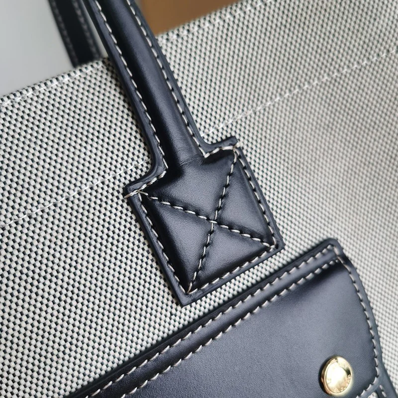 秋冬新作バーバリー トートバッグ 偽物 スモール SM NEW TOTE Bat07930