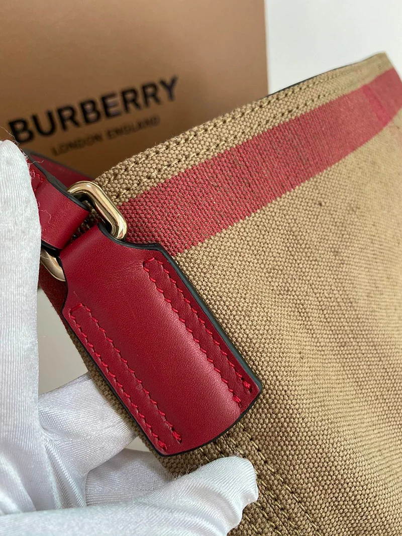 21-22AW【バーバリー ショルダーバッグ コピー】キャンバスチェックとレザーのバケツ Baw64278