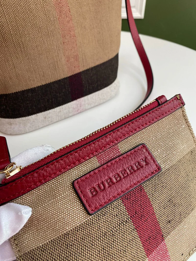 21-22AW【バーバリー ショルダーバッグ コピー】キャンバスチェックとレザーのバケツ Baw64278