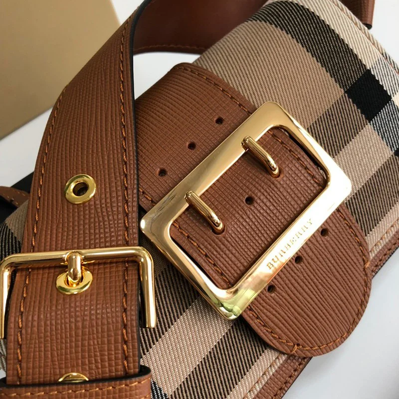 日本未入荷【バーバリー ショルダーバッグ コピー】クロスボディ ZIP&バックル Baw86557