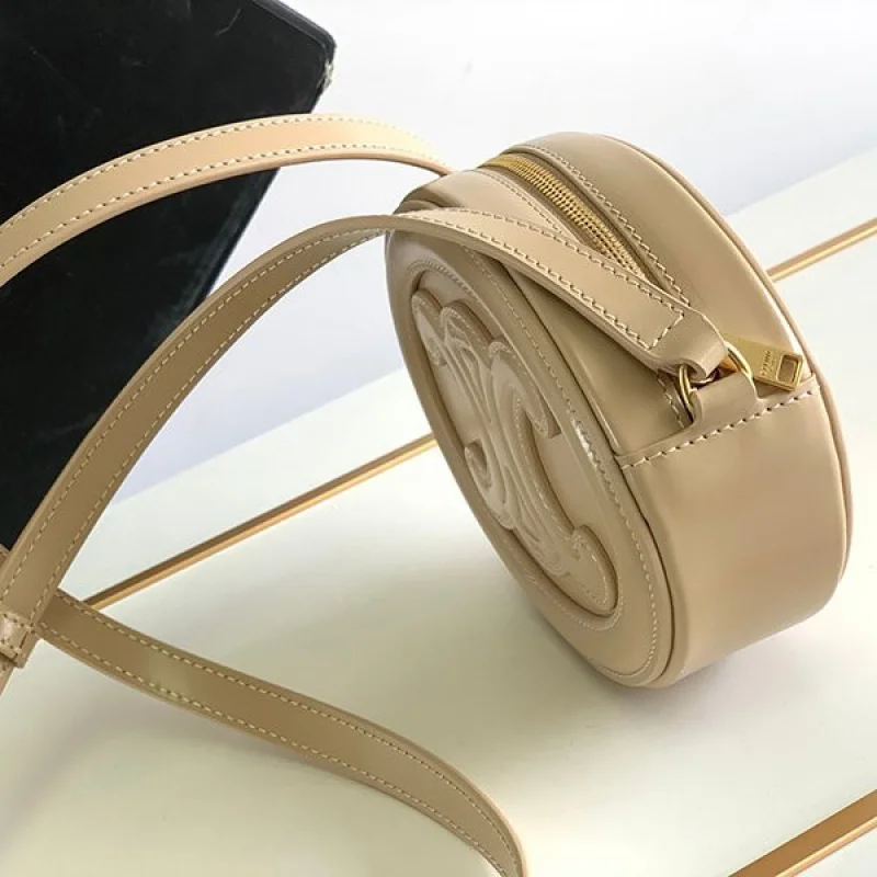 すぐ届くセリーヌ OVAL SHOULDER CLUTCH トリオンフ コピーブランド Cef35437