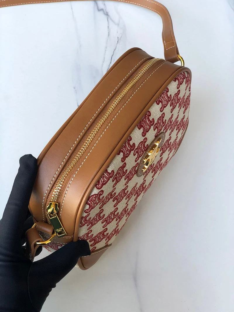 一目惚れ♪☆セリーヌ ショルダーバッグ 偽物 カメラバッグ トリオンフの刺繍 194332CS81