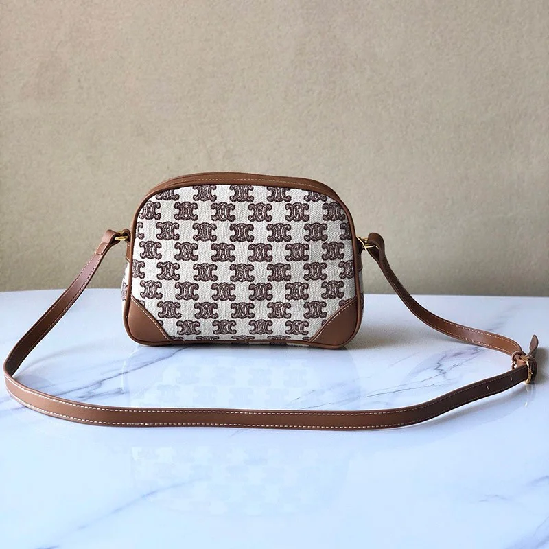 国内完売☆セリーヌ ショルダーバッグ コピー カメラバッグ トリオンフの刺繍 194332CS819BR