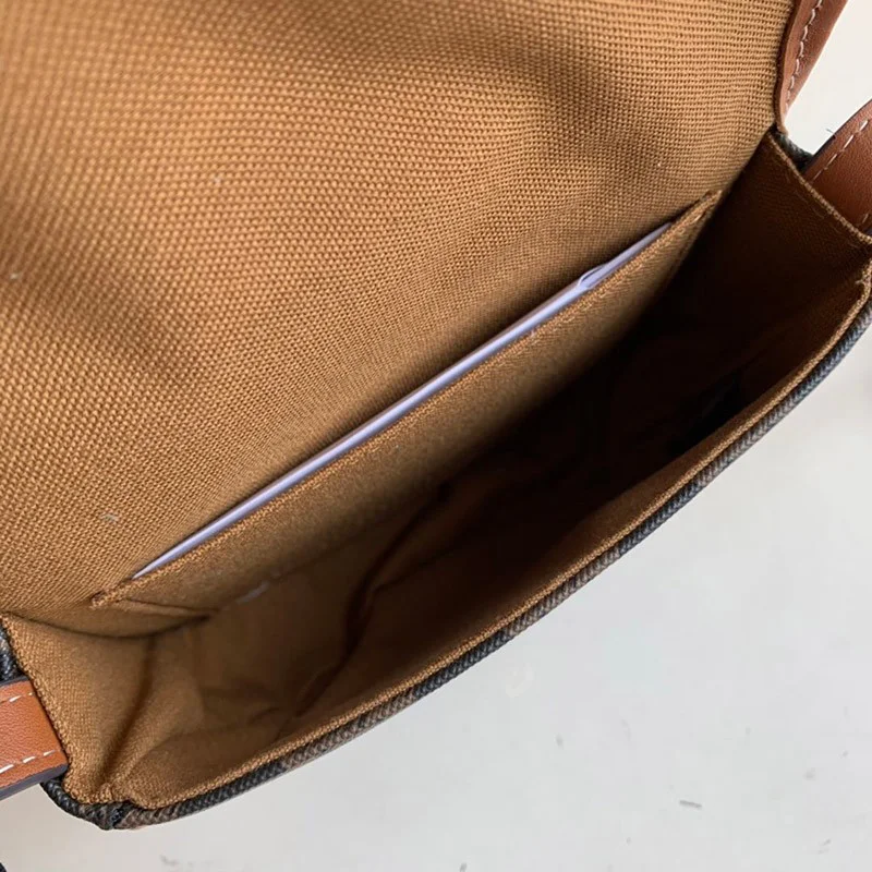 日本未入荷 セリーヌ ショルダーバッグ 偽物 トリオンフキャンバス ミニ ブザス 196702BZJ04LU