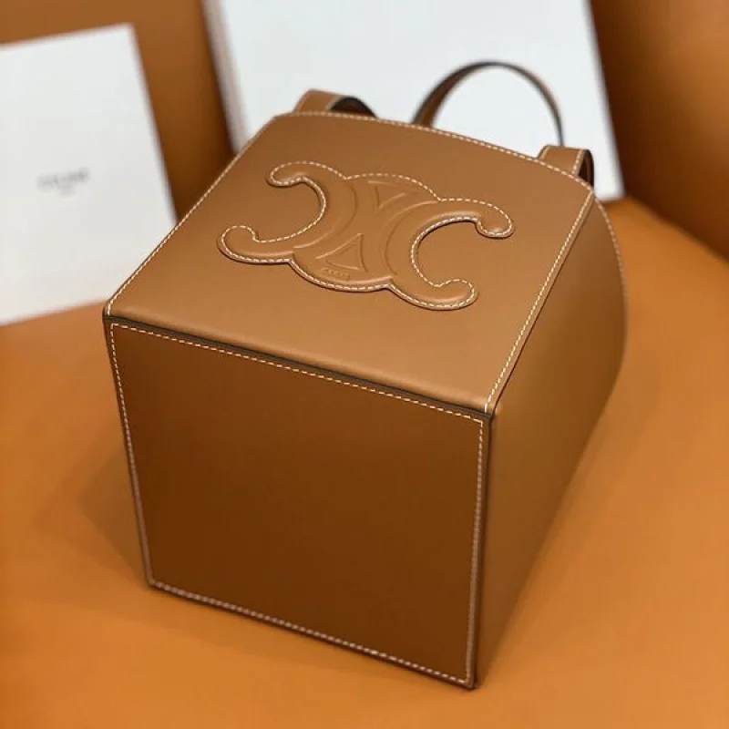 使い勝手の良さ セリーヌ トートバック 偽物 トリオンフ キャンバス タン Ceb25808