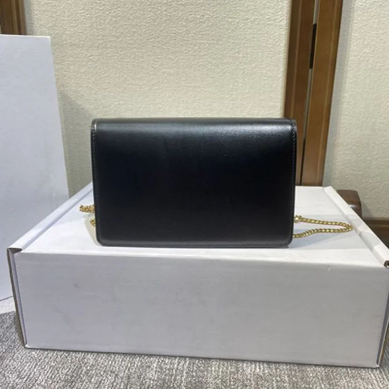 セリーヌ ティーン キュイル トリオンフバッグ コピー ブラック Cee87154