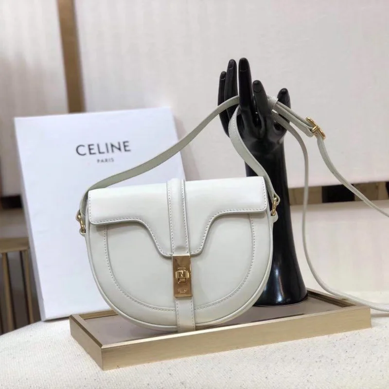 希少色セリーヌ 偽物 スモール ブザス 16(セーズ)バッグ Cen33126
