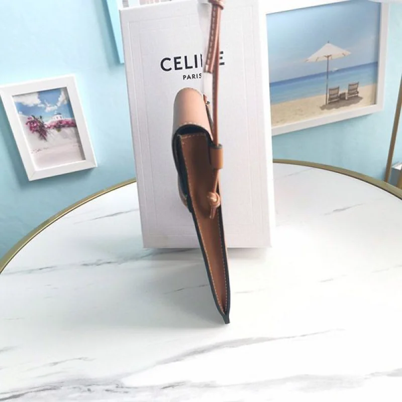 定番セリーヌ フラップ付きモバイルポーチ 偽物/ ラムスキン Cep52204