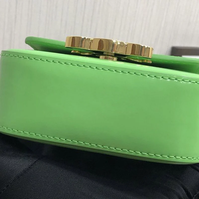 日本未入荷セリーヌ ミニ トリオンフ 偽物/ シャイニーカーフスキン Cer60491