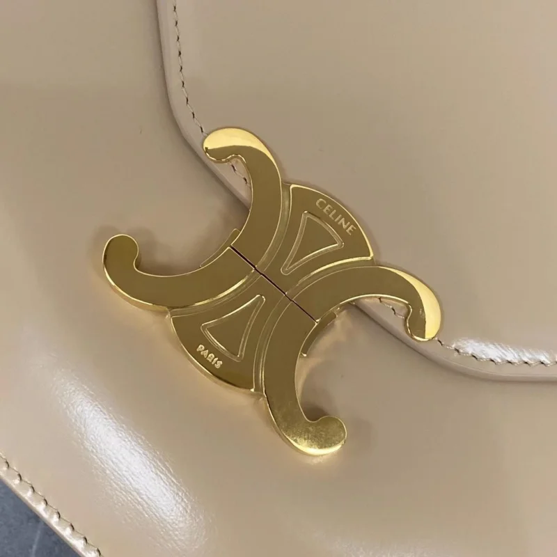 最安値挑戦セリーヌ チェーン ブザス トリオンフ ショルダーバッグ 偽物 Ces03951