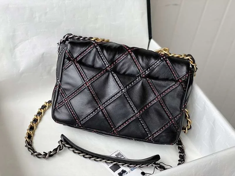 可愛い シャネル チェーン ショルダーバッグ 偽物N級品 shs70155