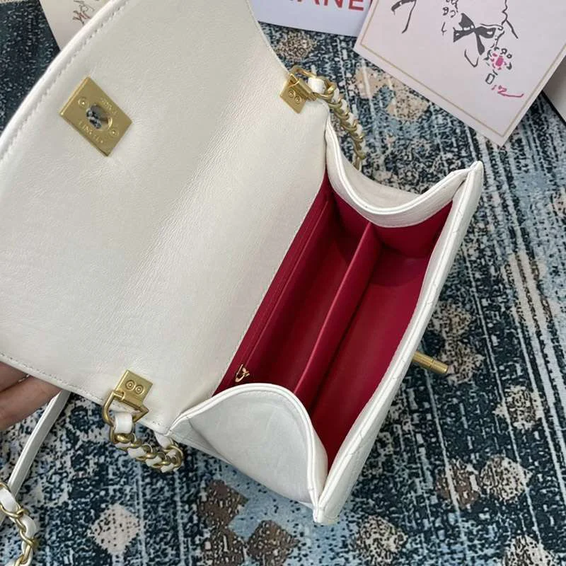 可愛い シャネル ショルダーバッグ 偽物 AS2477