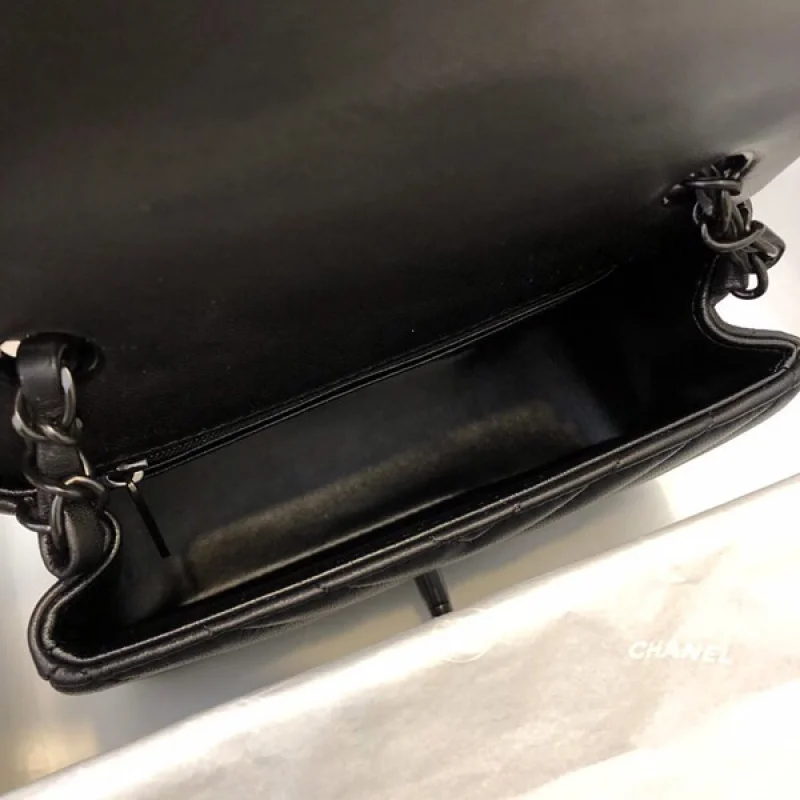 大人気！ シャネル コピー ミニ フラップ バッグ チェーンバッグ shb24961