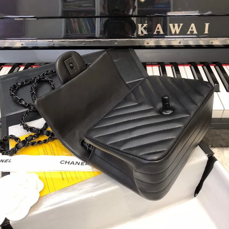 大人気！ シャネル コピー ミニ フラップ バッグ チェーンバッグ shb24961