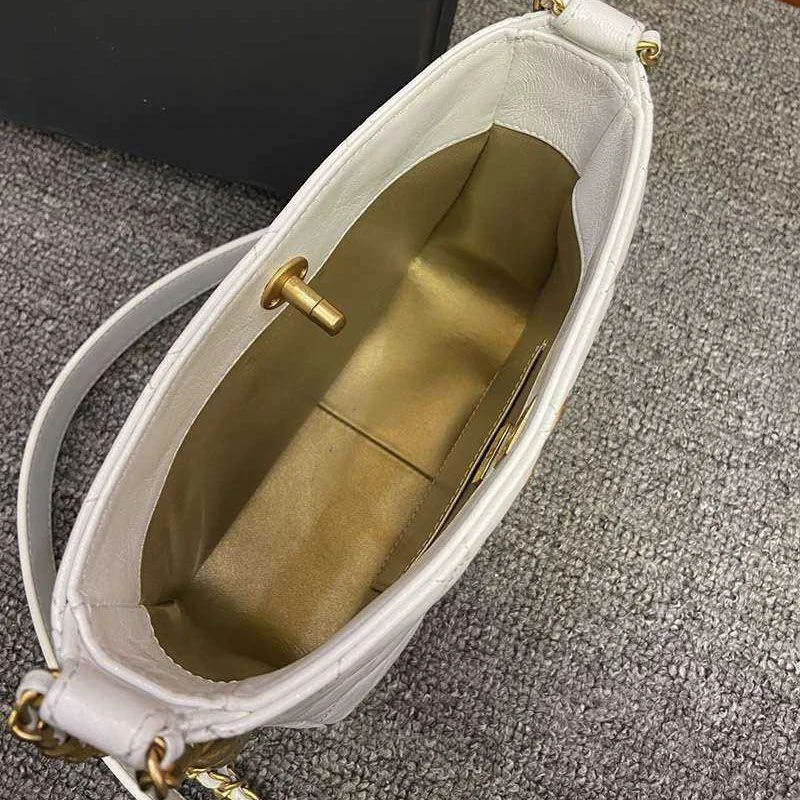 春もの新作 シャネル マトラッセ ショルダーバッグ スーパーコピー shg74225