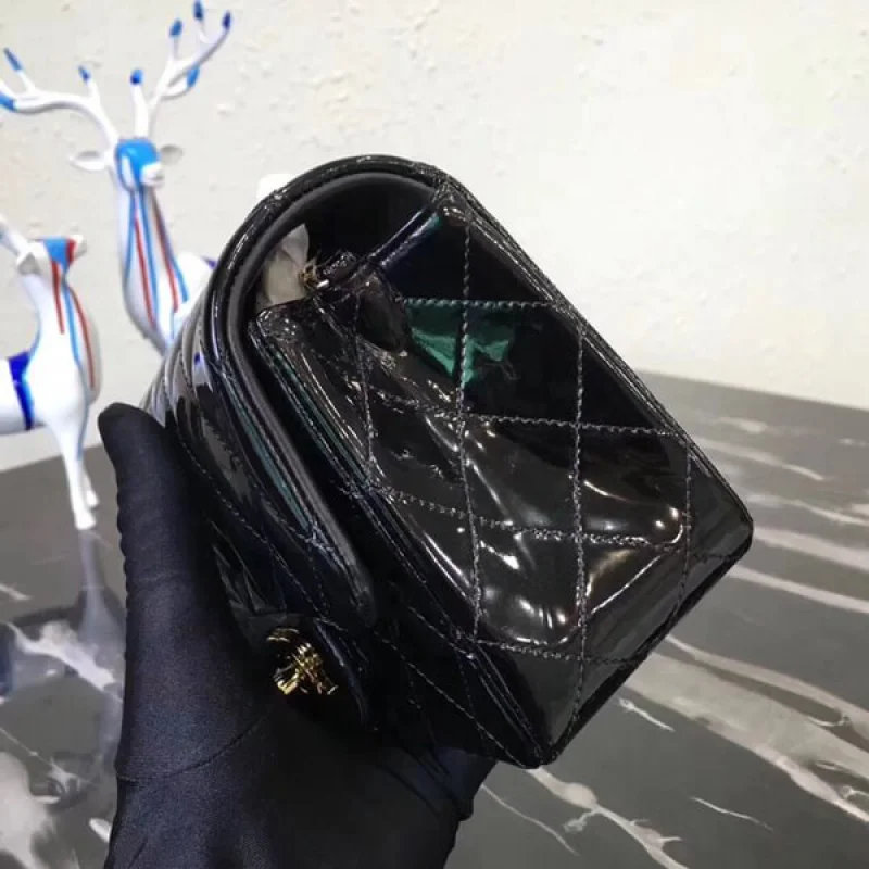 超希少！ シャネル ミニ フラップ バッグ チェーンバッグ shh36388