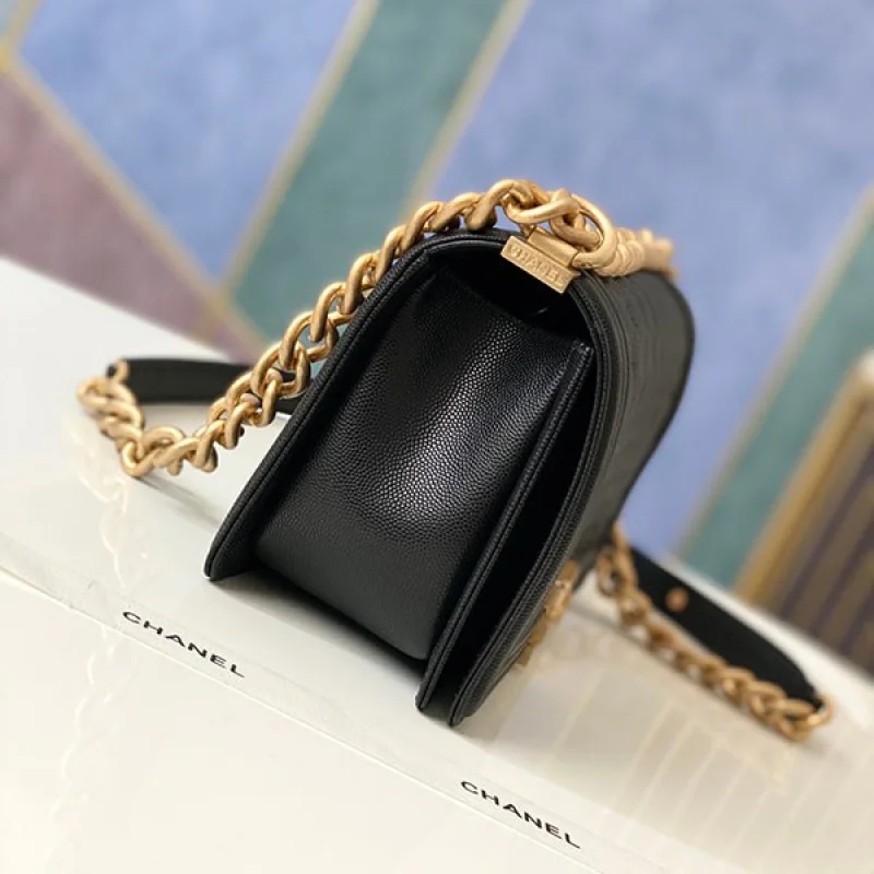 シャネル 偽物 ボーイシャネル25cm ブラック/ゴールド金具 shh62444