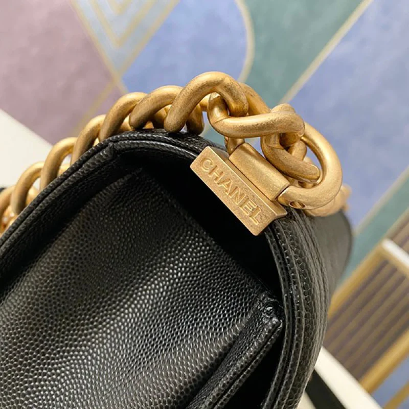 シャネル 偽物 ボーイシャネル25cm ブラック/ゴールド金具 shh62444