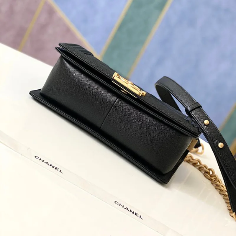 シャネル 偽物 ボーイシャネル25cm ブラック/ゴールド金具 shh62444