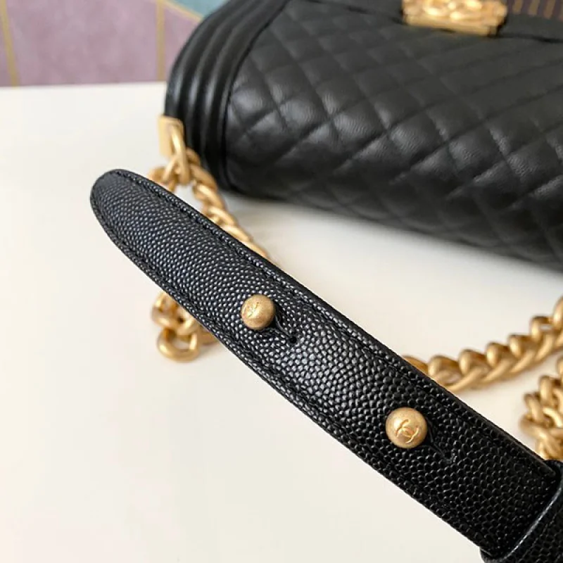 シャネル 偽物 ボーイシャネル25cm ブラック/ゴールド金具 shh62444