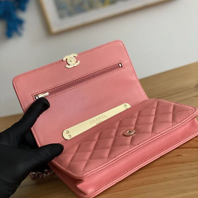 目を惹くカラー シャネル ミニサイズ 19cm ハンドバッグ 偽物 shj75436
