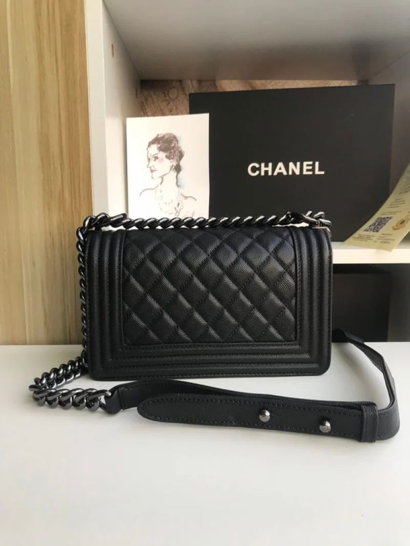 《大人気》シャネル キャビアスキン ボーイ シャネル ショルダーバッグ 偽物 shp35100