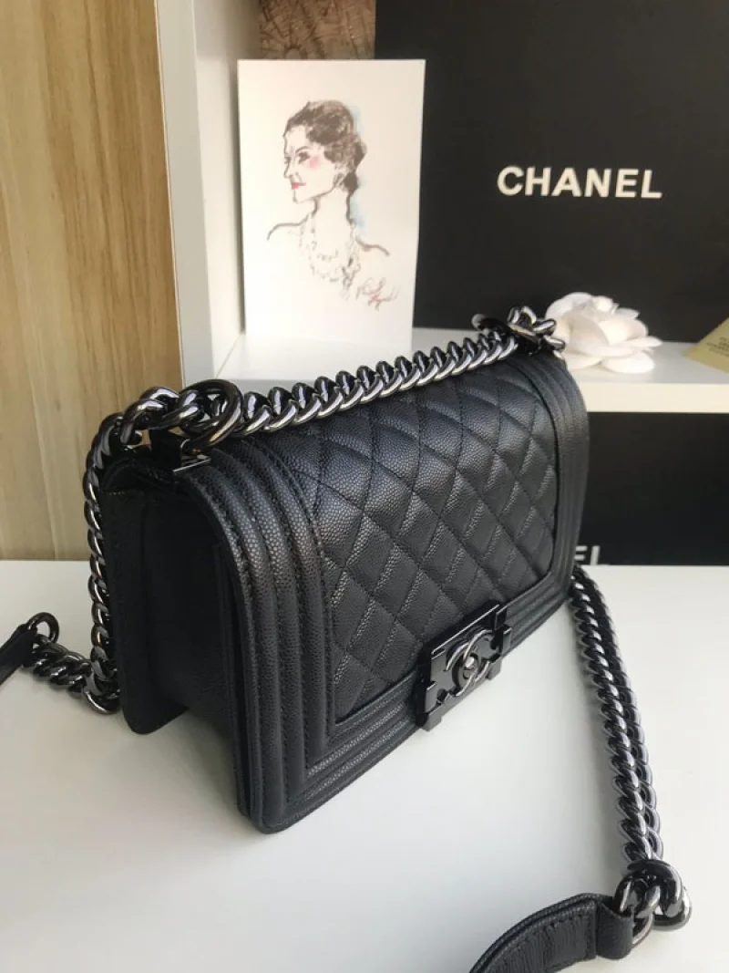 《大人気》シャネル キャビアスキン ボーイ シャネル ショルダーバッグ 偽物 shp35100