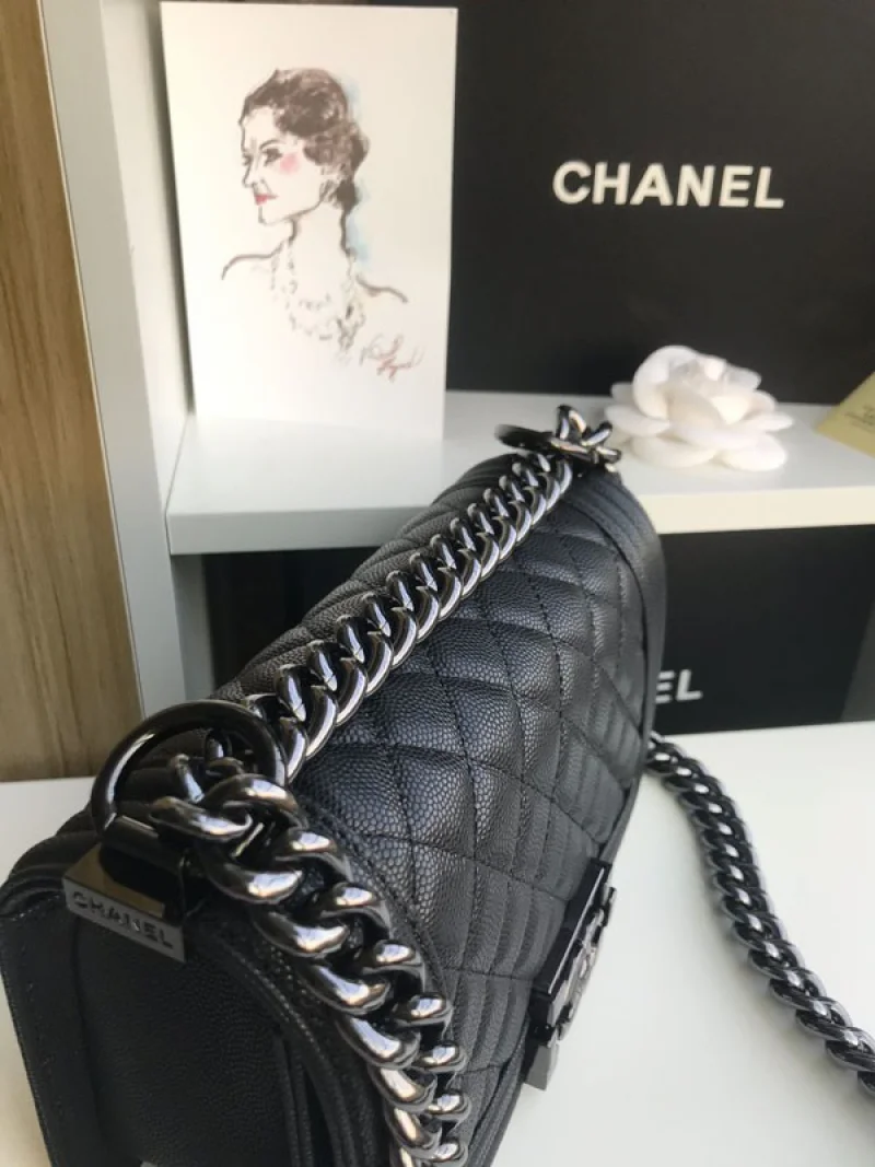 《大人気》シャネル キャビアスキン ボーイ シャネル ショルダーバッグ 偽物 shp35100