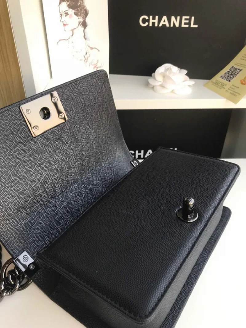《大人気》シャネル キャビアスキン ボーイ シャネル ショルダーバッグ 偽物 shp35100