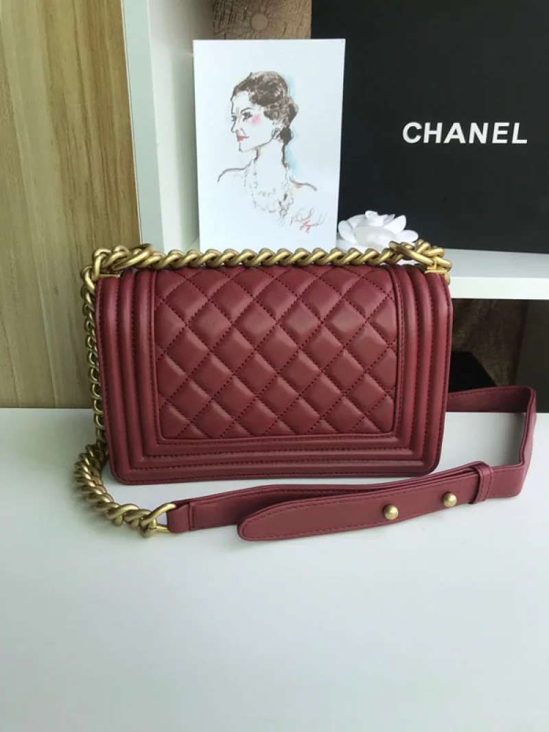 欲しい♡超限定♪ シャネル マトラッセ ボーイ シャネル ショルダーバッグ 偽物 shp92289