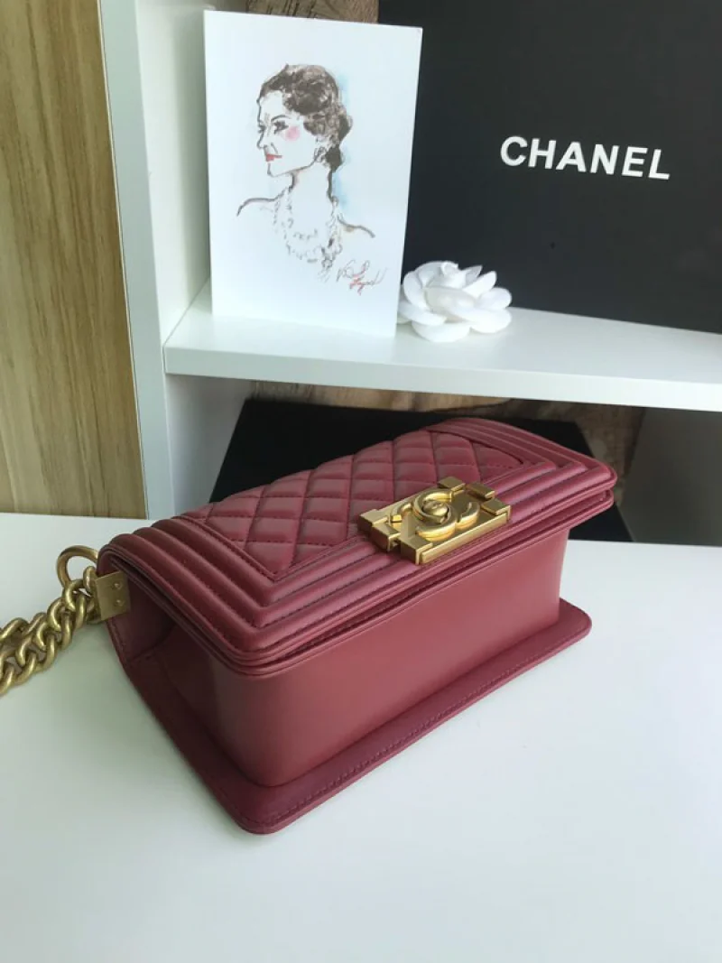 欲しい♡超限定♪ シャネル マトラッセ ボーイ シャネル ショルダーバッグ 偽物 shp92289