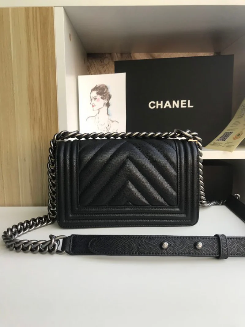 欲しい♡超限定♪ シャネル 偽物 ボーイ シャネル ショルダーバッグ shu37036