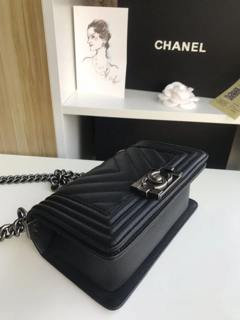欲しい♡超限定♪ シャネル 偽物 ボーイ シャネル ショルダーバッグ shu37036