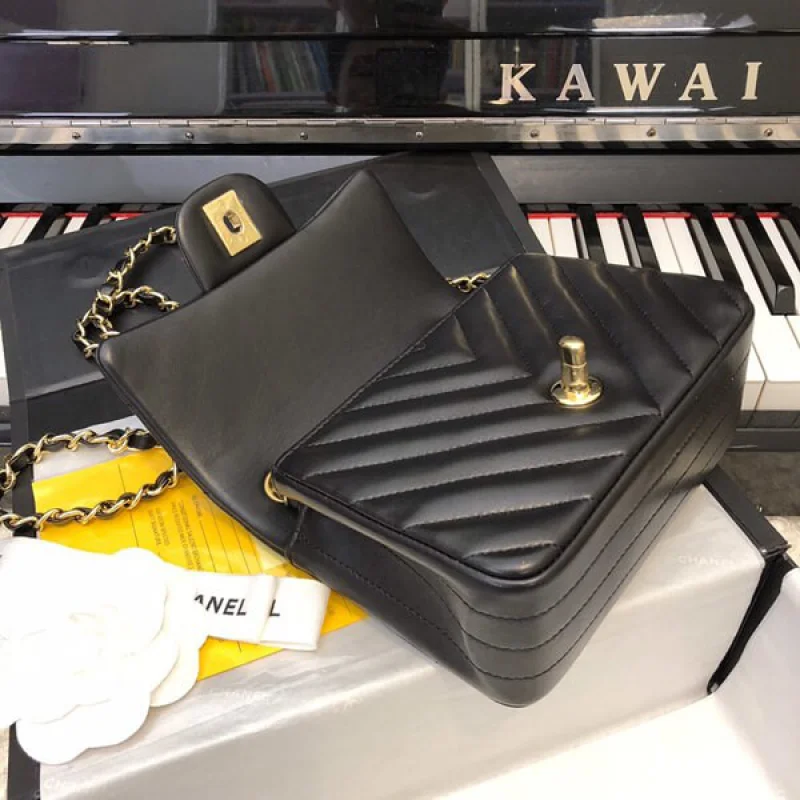 欲しい♡超限定♪ シャネル コピー ミニ フラップ バッグ チェーンバッグ shz46873