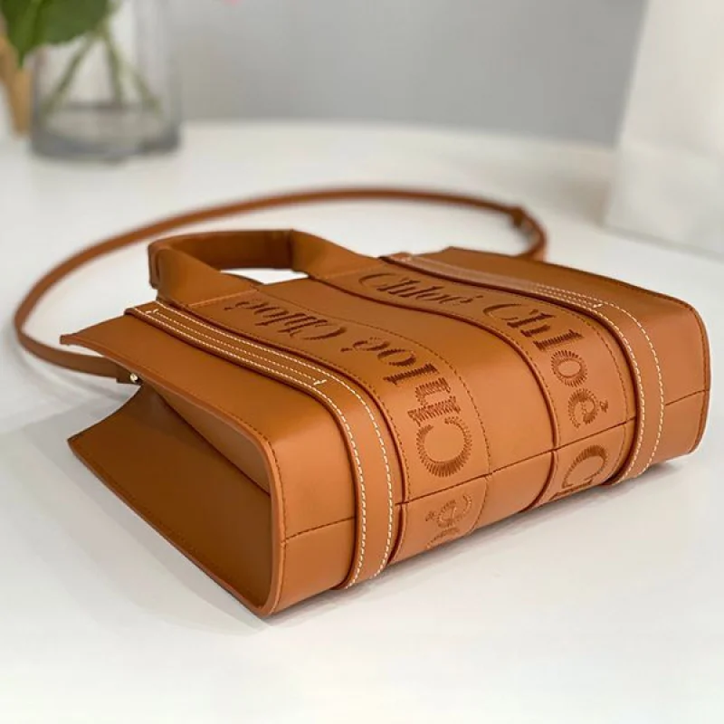 大人気！クロエ woody コピー カーフスキンレザー スモールトートバッグ 3サイズ CHC22WS397I60247