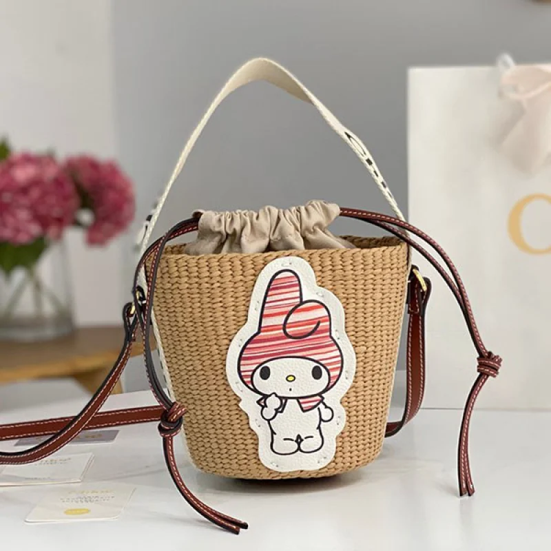 注目★“my melody for クロエ”偽物 スモール“woody”バスケット CHC23SS381J6769A CHC23SS3