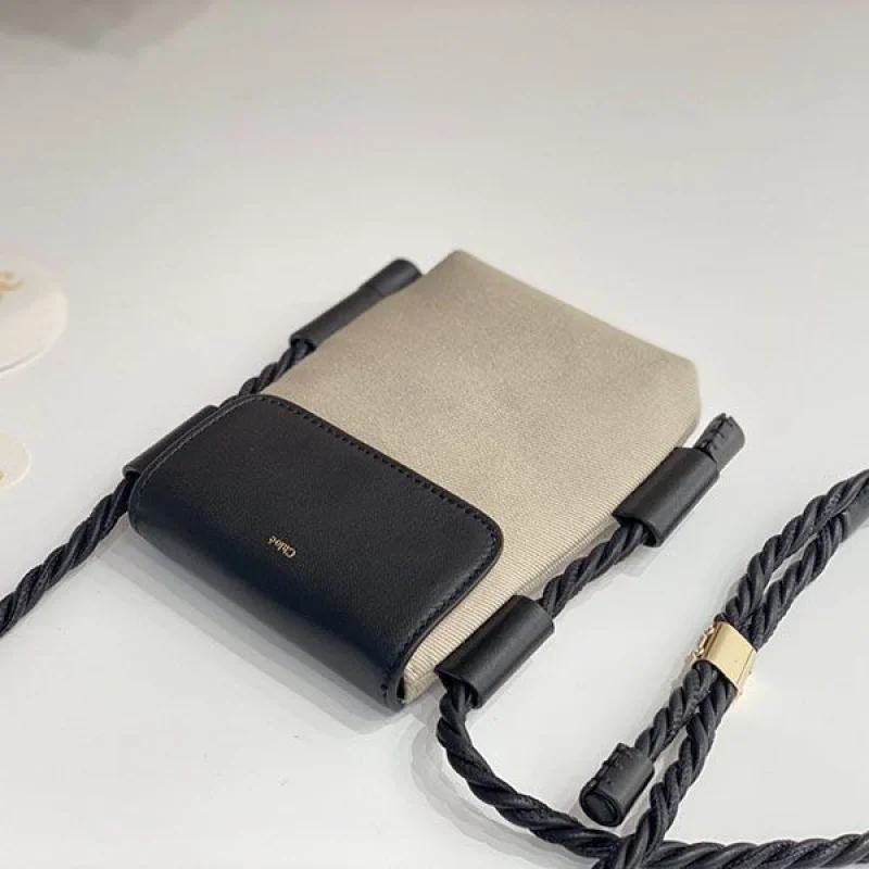 送料込 クロエ KEY コピー スマホポーチ シャイニーカーフスキン製フラップ付き chp41943