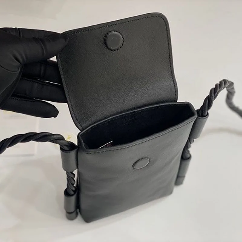 目を惹くカラー クロエ KEY スマホポーチ シャイニーカーフスキン製フラップ付き chm99259