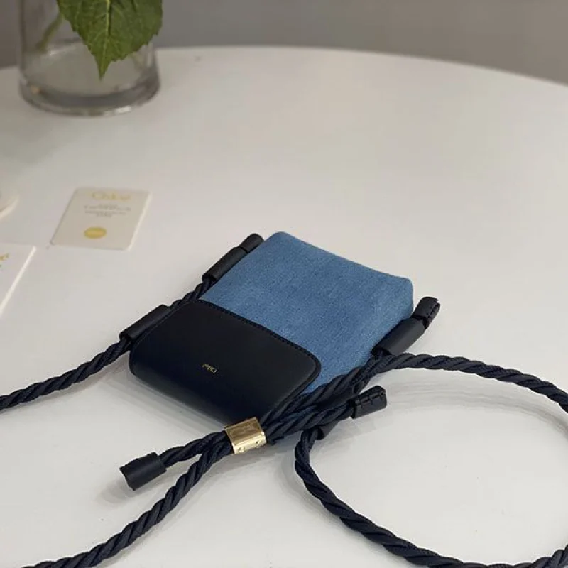 最安値挑戦 クロエ KEY 偽物スマホポーチ シャイニーカーフスキン製フラップ付き chs20871