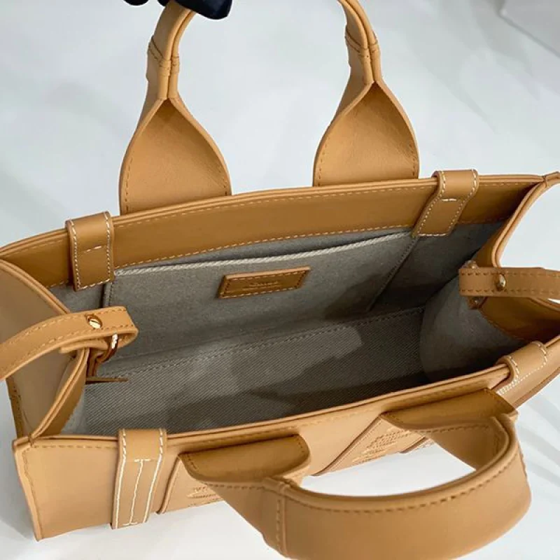 ☆超人気☆クロエ woody コピー カーフスキンレザー スモールトートバッグ PM chx89119