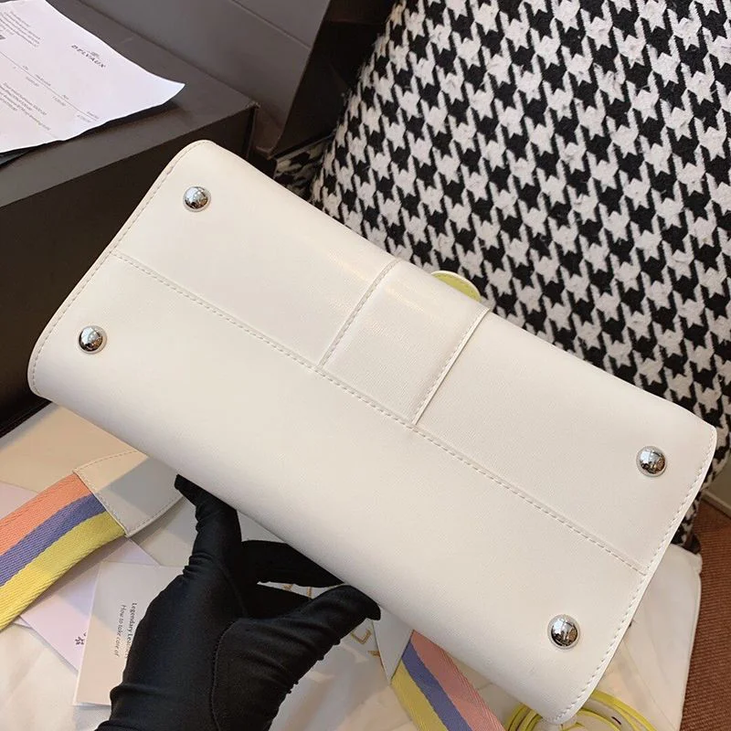 人気急上昇 デルボー ブリヨン MM Ivoryステッチ 偽物 ミディアムハンドバッグ Ded72803