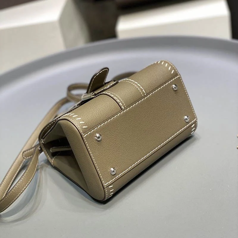 定番 デルボー カーフスキン ブリヨン ショルダー ハンドバッグ 偽物 2サイズ☆送料込 Dex85458