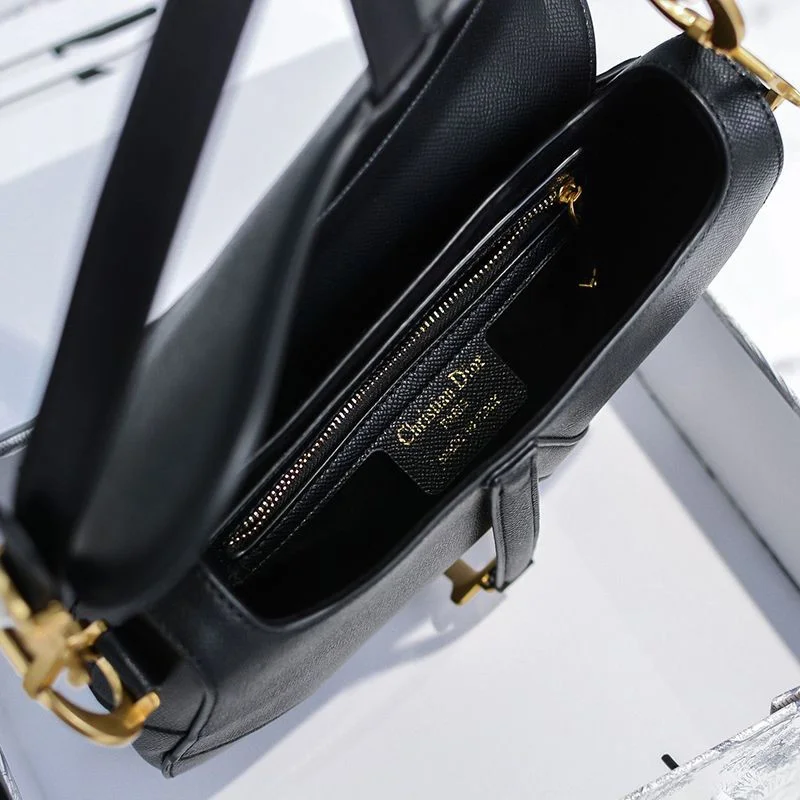 大人気 ディオールアンドショーンサドルバッグ偽物 M0446CCEH_M900