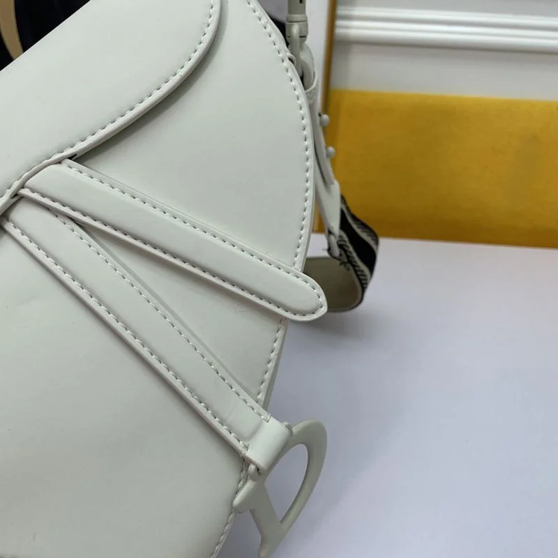 稀少 ディオール ラテカラー サドルバッグコピー ウルトラマットカーフスキン M0446ILLO_M030