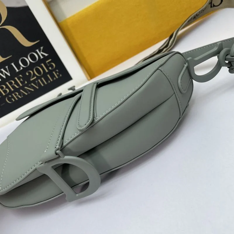 [送料無料] ディオール ラテカラー サドルバッグ 偽物ウルトラマットカーフスキン M0446ILLO_M41G