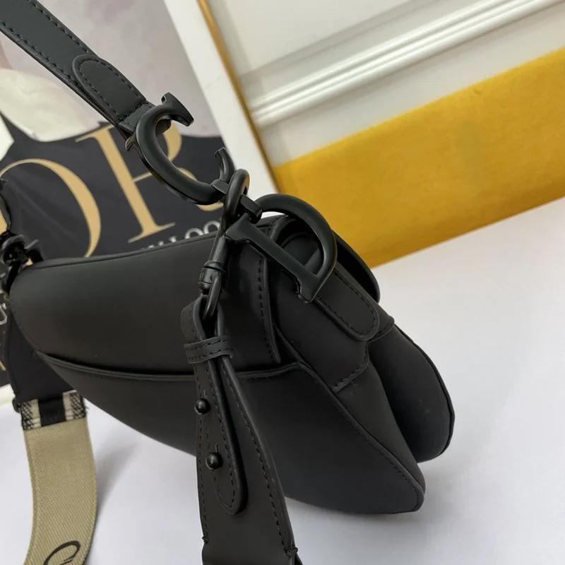 目を惹くカラーディオール ラテカラー サドルバッグコピー ウルトラマットカーフスキン M0446SLLO_M989