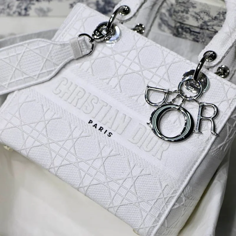 バイラ 付録 ディオール!中村アンさん愛用のMEDIUM LADY D-LITE BAG★ M0565PREY