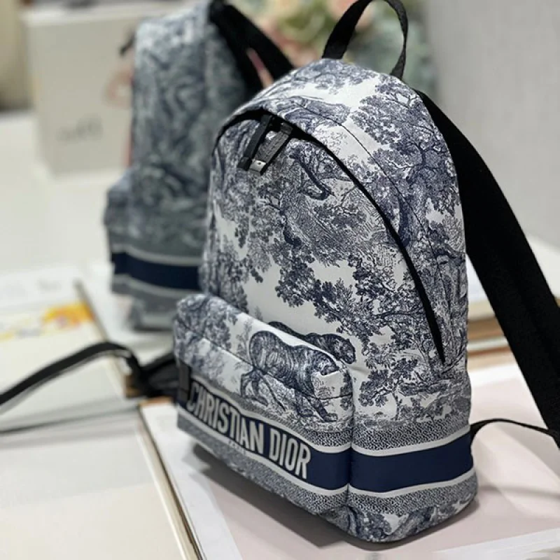 目を惹くカラーディオール TRAVEL スモールバックパック コピー M6108UTEU